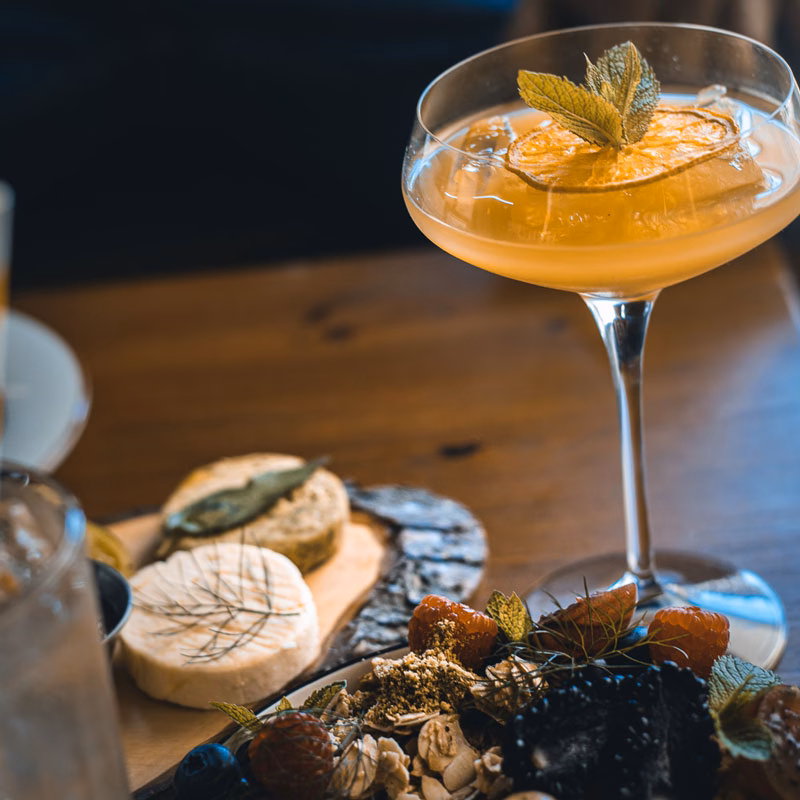 Cocktails und Essen in der Room55 Bar Lübeck Beckergrube Cocktail und Essen in der Room55 Bar Lübeck